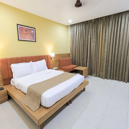 Palette Hotel Surya Vadodara Eksteriør billede