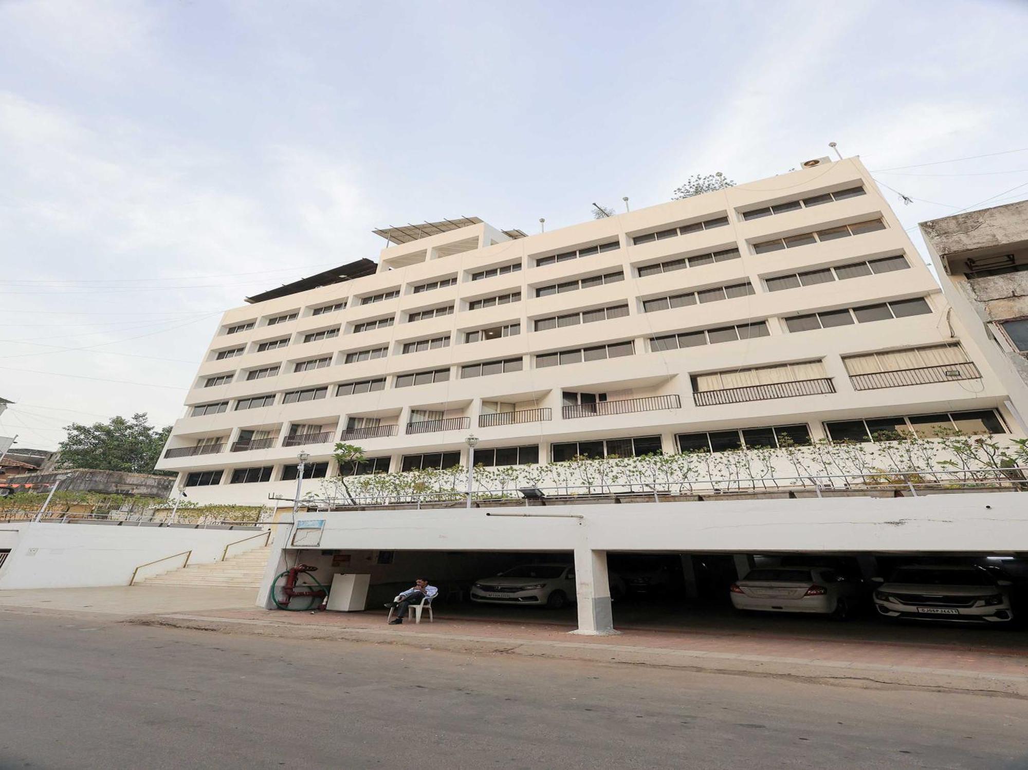 Palette Hotel Surya Vadodara Eksteriør billede