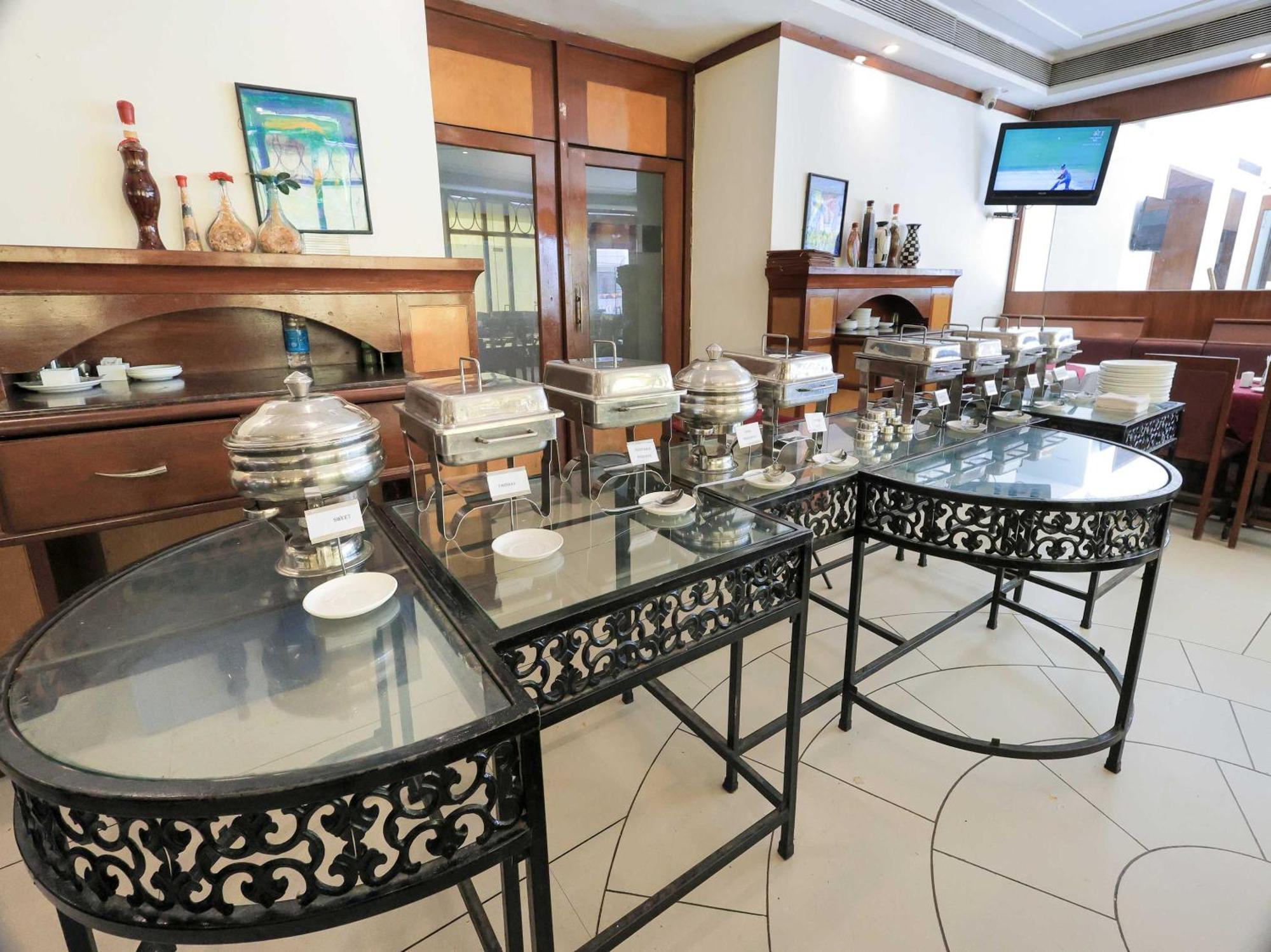 Palette Hotel Surya Vadodara Eksteriør billede