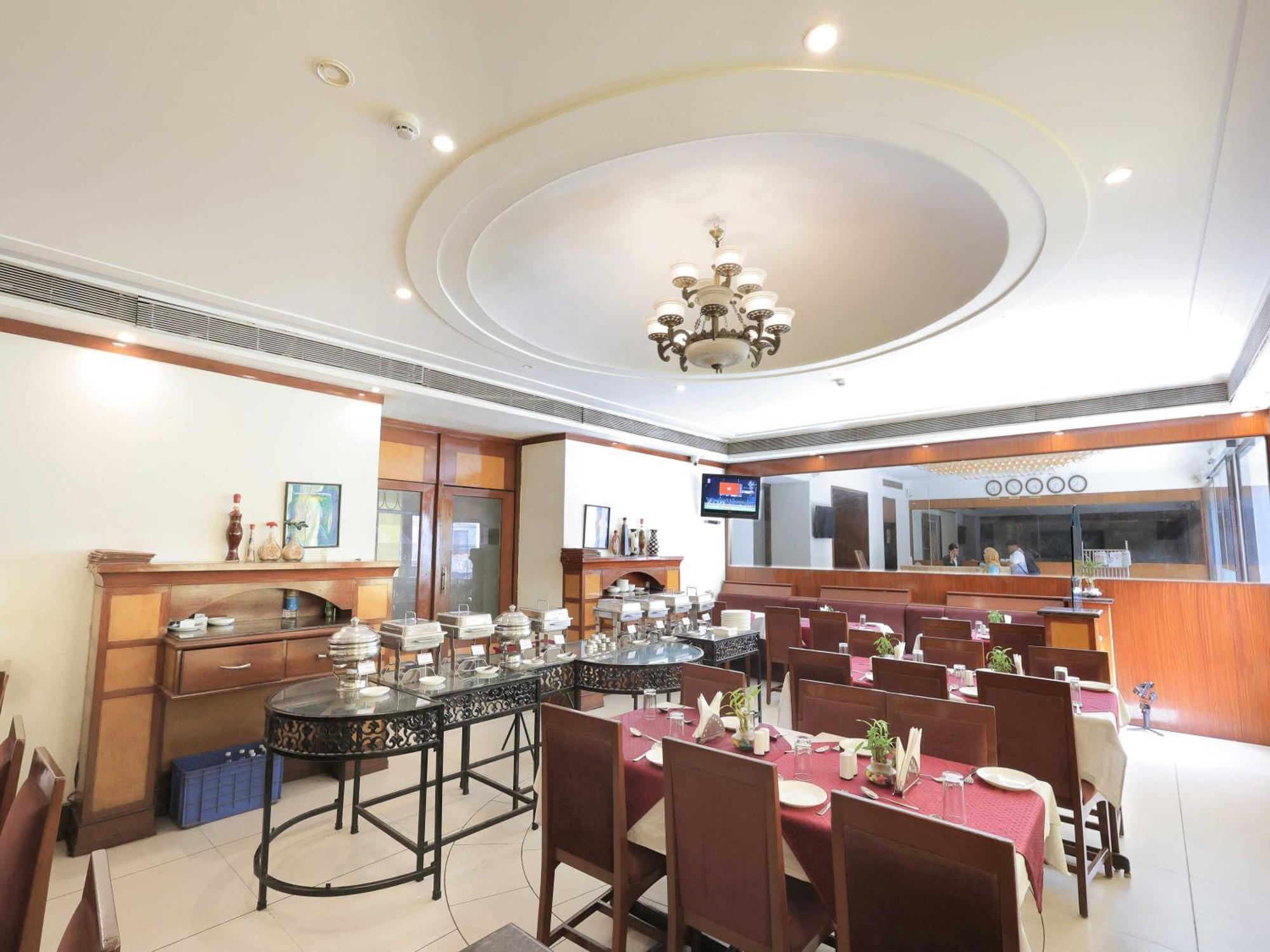 Palette Hotel Surya Vadodara Eksteriør billede