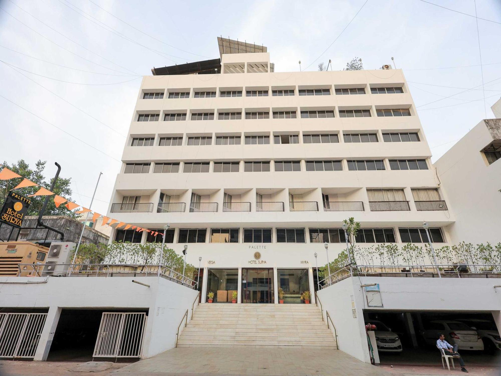 Palette Hotel Surya Vadodara Eksteriør billede