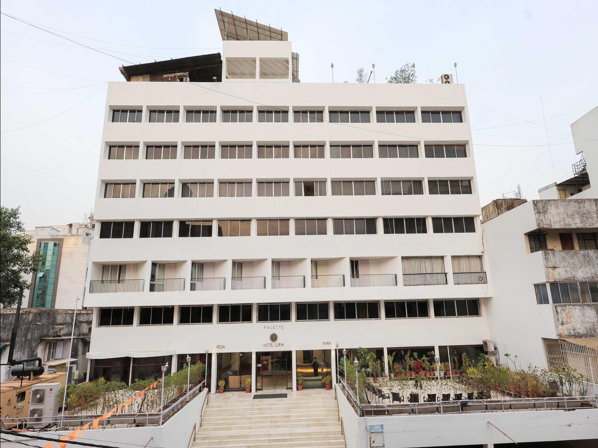 Palette Hotel Surya Vadodara Eksteriør billede