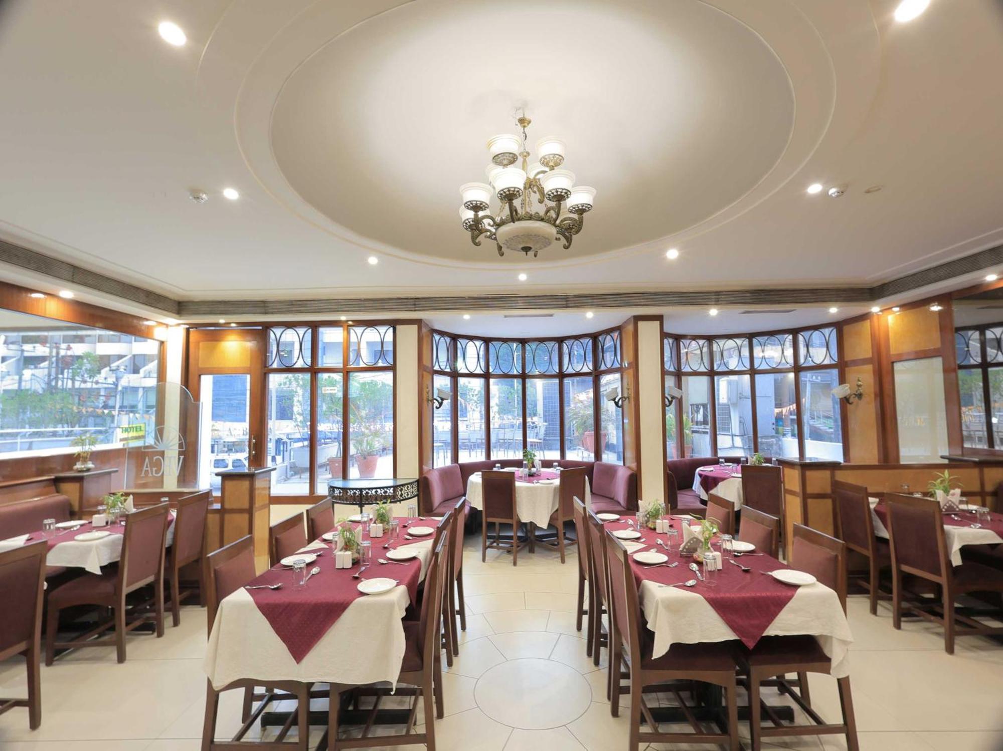 Palette Hotel Surya Vadodara Eksteriør billede