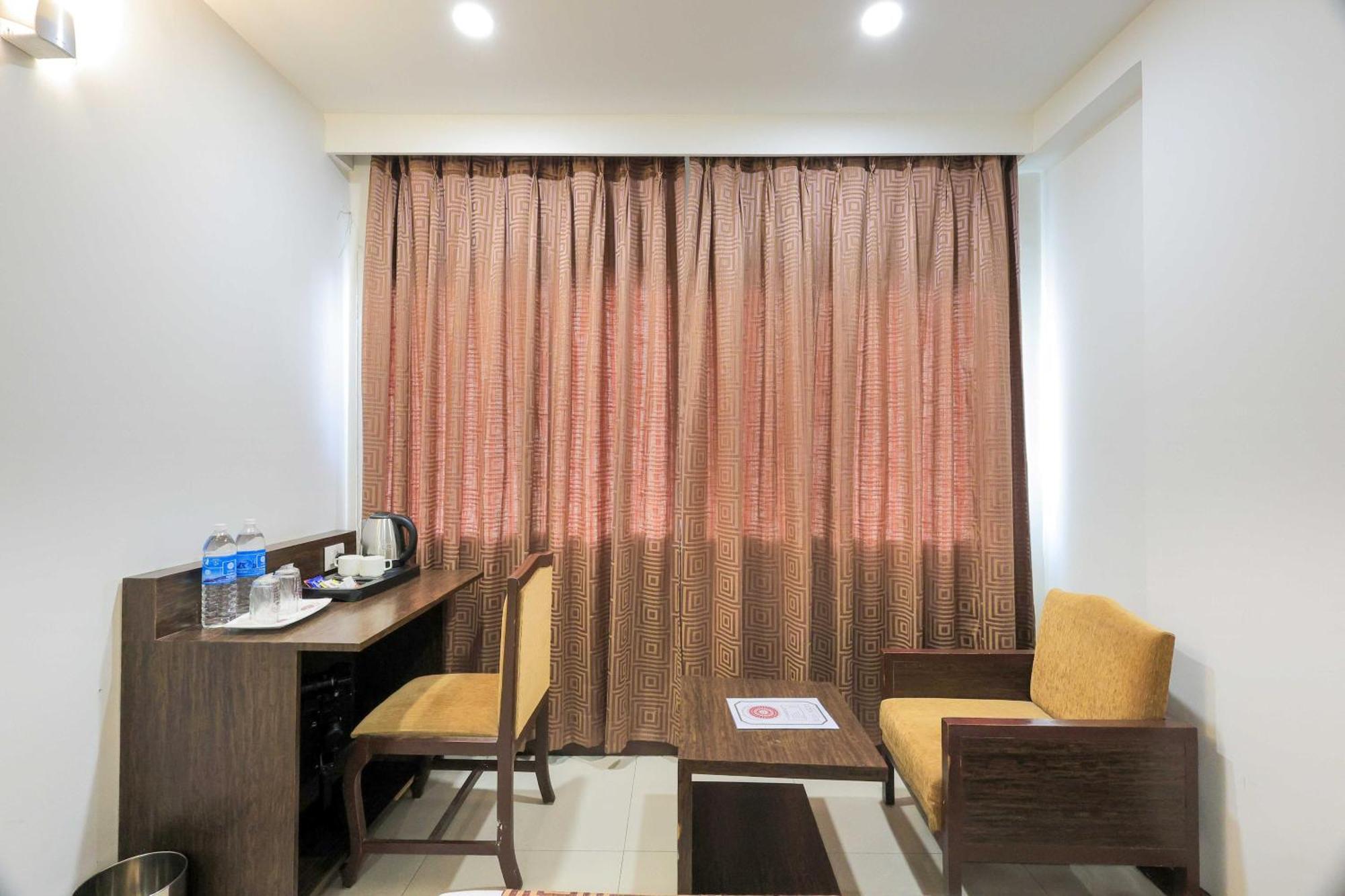 Palette Hotel Surya Vadodara Eksteriør billede